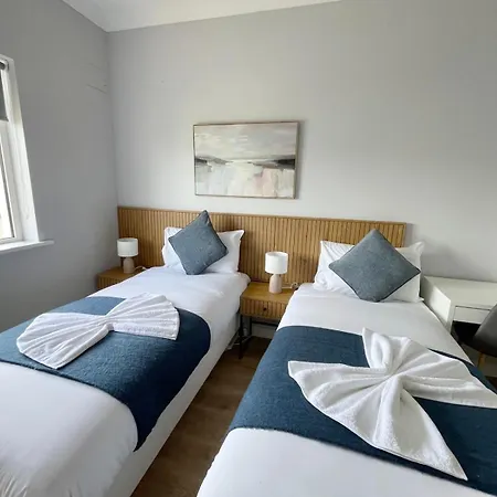Stylish Retreat 3 - Super King Bed *
